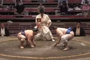 Лидерът в Токио нанесе трето поражение на Аоияма