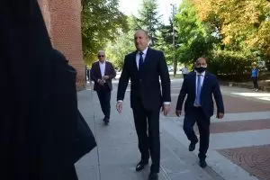 Радев: Управляващите лъжат Европа, но ги изловиха в крачка