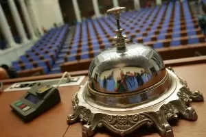 Пленарното заседание на парламента се провали