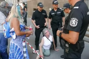 "Системата ни убива": Барикадирахме се заради Караянчева