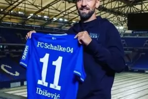 Нов футболист в "Шалке 04" ще дарява заплатата си