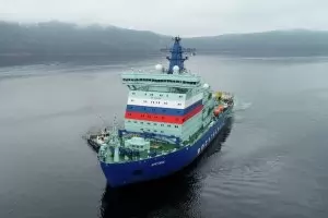 Русия въведе в експлоатация най-мощния атомен ледоразбивач в света
