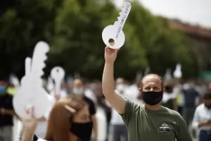 Политиците се инатят, гражданите страдат