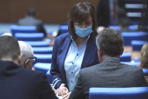 Лидерът на БСП Корнелия Нинова спази обещанието си и влезе