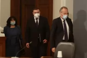 Дилема пред 13 души - министър или депутат?