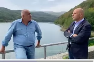 Премиерът се оплака, че бил смазван за вицове срещу БКП и Бай Тошо