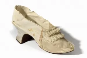 Мария Антоанета: пасти, фалшиви новини и обувки за $50 000... едната