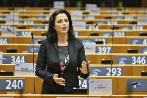 Румънският евродепутат Рамона Стругариу Обнови Европа попита публично българския си