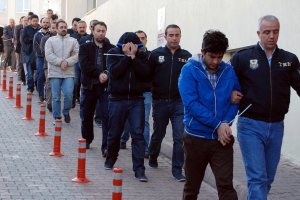 Турски съд осъди  бивши офицери от турските въоръжени сили и