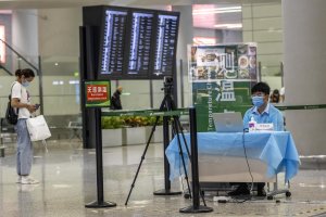 Международното летище Пудонг в Шанхай е затворено заради масирани тестове