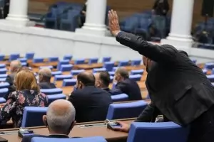 ГЕРБ и патриотите мобилизират и депутатите в карантина за кворума