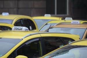 Таксиметровите фирми в София искат повишаване на цената на услугата