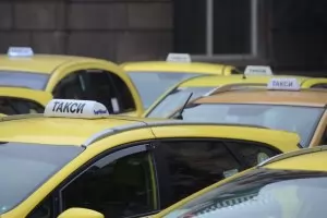 Таксиметрови шофьори се боят, че индийци ще им вземат хляба