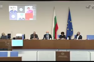 Парламентът събра кворум с участието на депутати в карантина