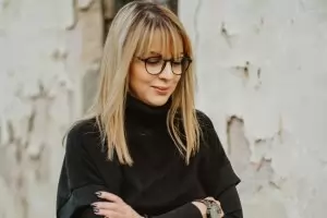 Две опустошителни бедствия се вихрят в момента навън