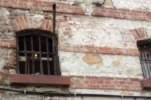 Прокуратурата: Лекари и надзирател са били в схема със затворник