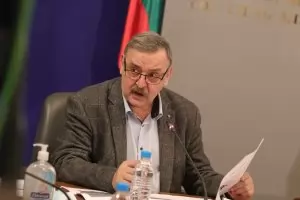 Кантарджиев: Първият публично ваксиниран да е някой възрастен лекар