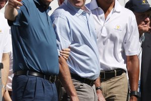 Бившите президенти на САЩ Барак Обама Джордж Буш и Бил
