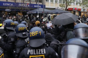 В Германия въпреки безредиците предизвикани от протести на несъгласни с мерките за