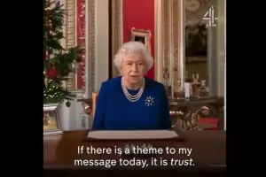Фалшива кралица чете коледно приветствие по британската телевизия