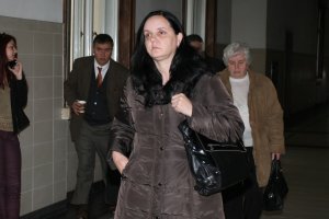 Делото срещу акушерката Емилия Ковачева която е обвинена че преди
