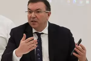 Министър Ангелов: Който иска иРНК ваксина, да чака до май