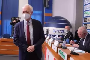 Вдигането на заплатите скара люто работодатели и синдикати