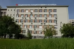 Болниците продължават да се затрудняват с осигуряването на екипи
