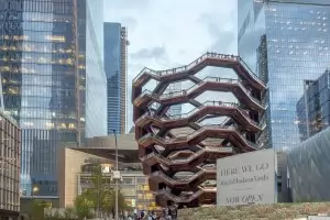 Гигантска скулптура в Ню Йорк стана магнит за самоубийци