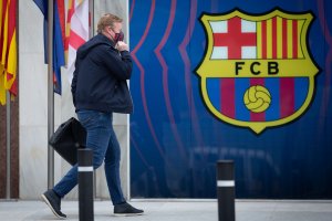Испанският футболен гранд Барселона е застрашен от фалит съобщават медиите