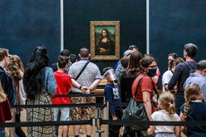 Лувърът най големият музей в света е претърпял спад в броя