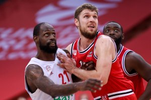 Правата на българския баскетболист Александър Везенков в НБА вече не