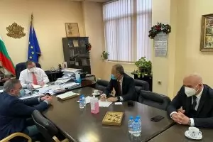 Един на всеки пет учители иска да се ваксинира