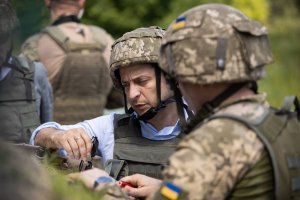 Украинският президент Владимир Зеленски призова живеещите по московско време Донбас