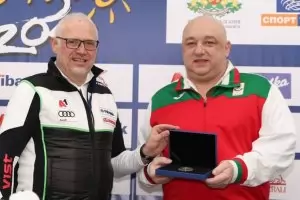 Как се претакат държавни милиони през частни джобове