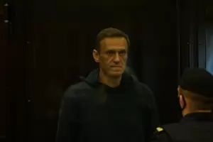 Навални е осъден на 3 години и половина затвор