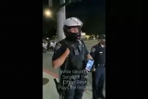 Ченгета от Бевърли Хилс се крият зад "Бийтълс"