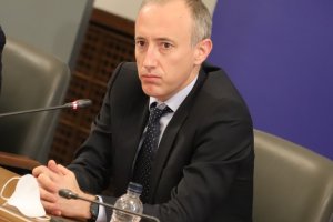 Просветният министър Красимир Вълчев почти попари надеждите на десетки хиляди