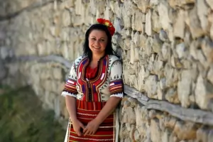 На другарката Нинова ѝ е лошо, престанете...