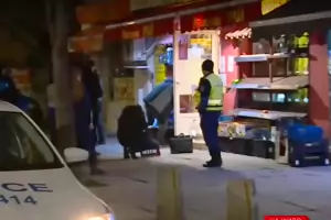 Двама извършиха въоръжен грабеж в магазин в центъра на София