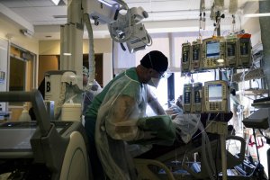 В Чехия болниците отново са препълнени заради скок на броя