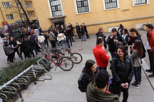 Струпване на половината български студенти само в 8 професионални направления липсващи