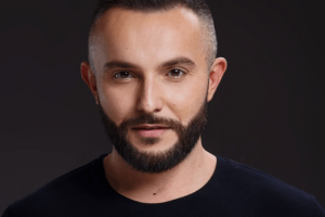 Македонският представител за  Евровизия Васил Гарванлиев който вече провокира обществеността в