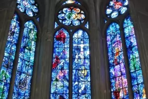 Да обиколим света с витражите на Марк Шагал