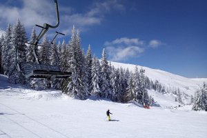 Ски курортите удължават сезона до средата на април с намалени
