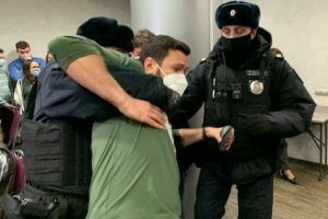 Руската полиция задържа около 180 души на среща на независими и опозиционни