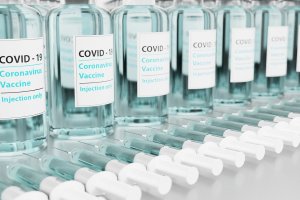 Властите в Китай доставят безвъзмездно ваксини срещу коронавирус в 69