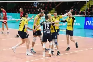 "Хебър" е на крачка от титлата след нов удар по шампиона