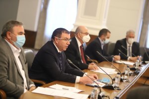 Министърът на здравеопазването проф Костадин Ангелов министърът на образованието и