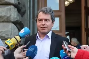 Човек на Трифонов заплаши репортер с Крумови закони